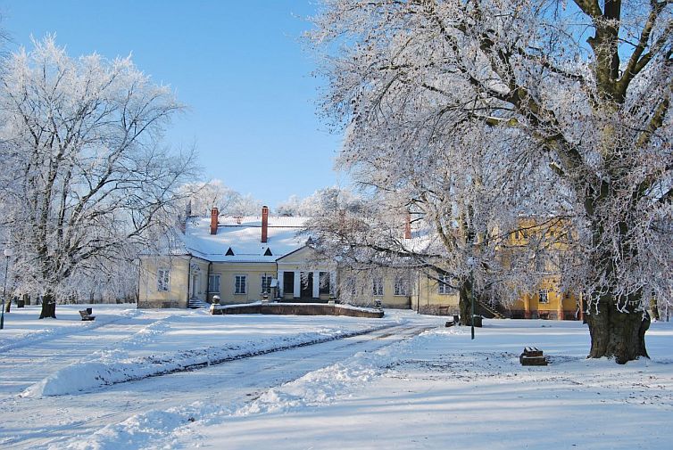 Paac Sierakowskich obecnie Muzeum Tradycji Szlacheckich
