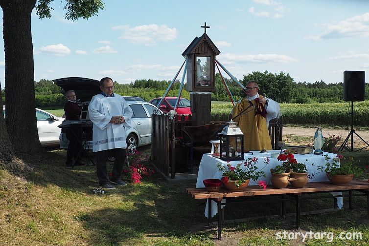 Powicenie odnowionej kapliczki w. Jana Nepomucena w Ktkach