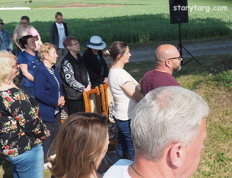 Powicenie odnowionej kapliczki w. Jana Nepomucena w Ktkach