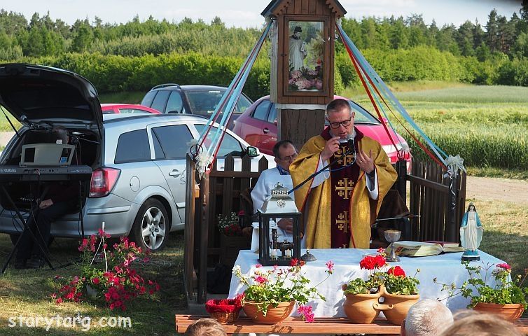 Powicenie odnowionej kapliczki w. Jana Nepomucena w Ktkach