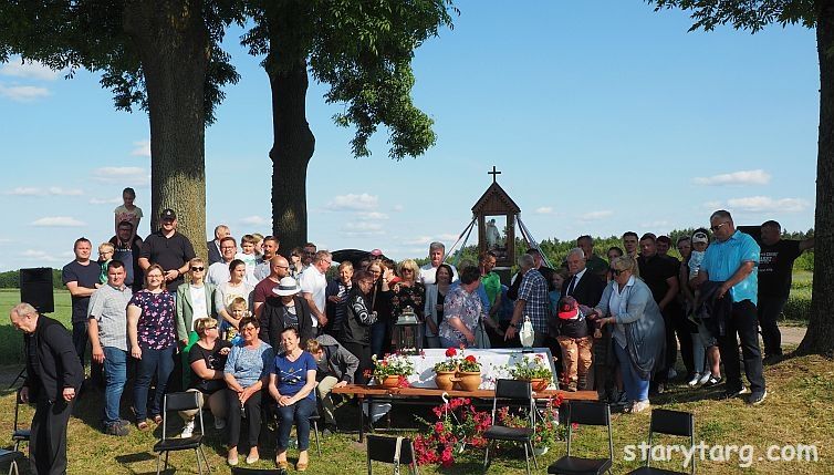 Powicenie odnowionej kapliczki w. Jana Nepomucena w Ktkach