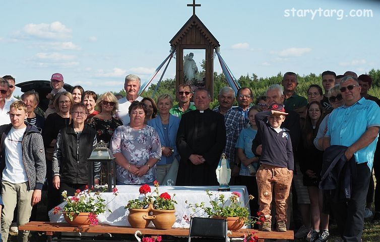 Powicenie odnowionej kapliczki w. Jana Nepomucena w Ktkach