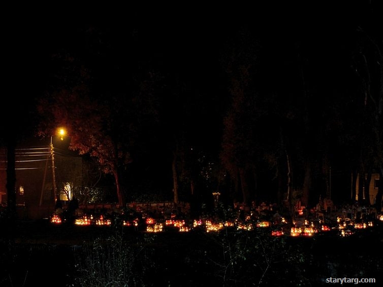 Zaduszki na starotarskim cmentarzu